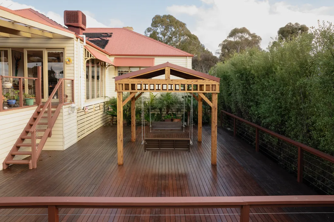 Deck and pergola from the garden by MNA Builds